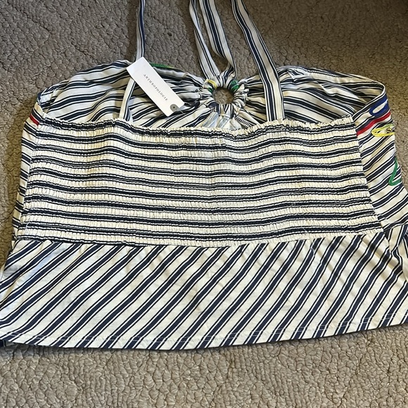 Blue and white striped cropped top with ribbon design - Picture 4 of 5